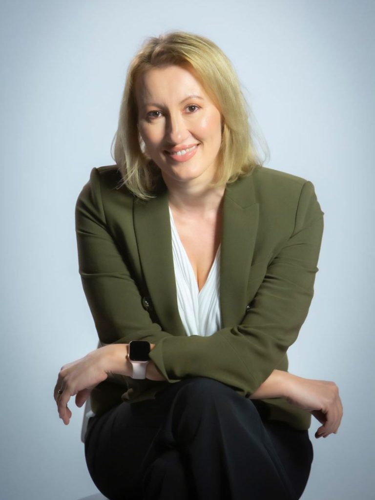 Anca Alexandra Dobrescu, fondatoarea Pe Prima Pagină